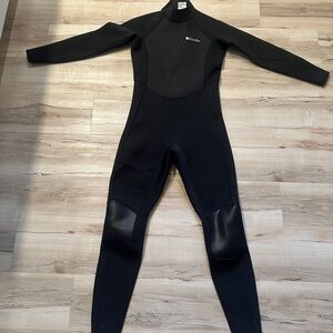 Mountain Warehouse Wetsuit NEW WITH TAGS NEVER BEEN WORN. Size small/medium
